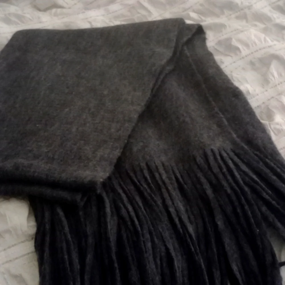 Fringe winter scarf - Picture 1 of 3
